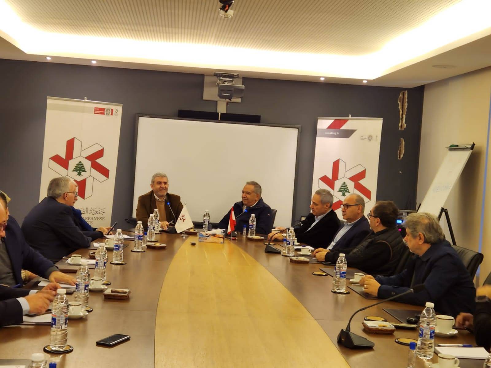 الزعني يستقبل وزير العمل في جمعية الصناعيين

والبحث تركز على حماية العمالة اللبنانية والمعاش التقاعدي