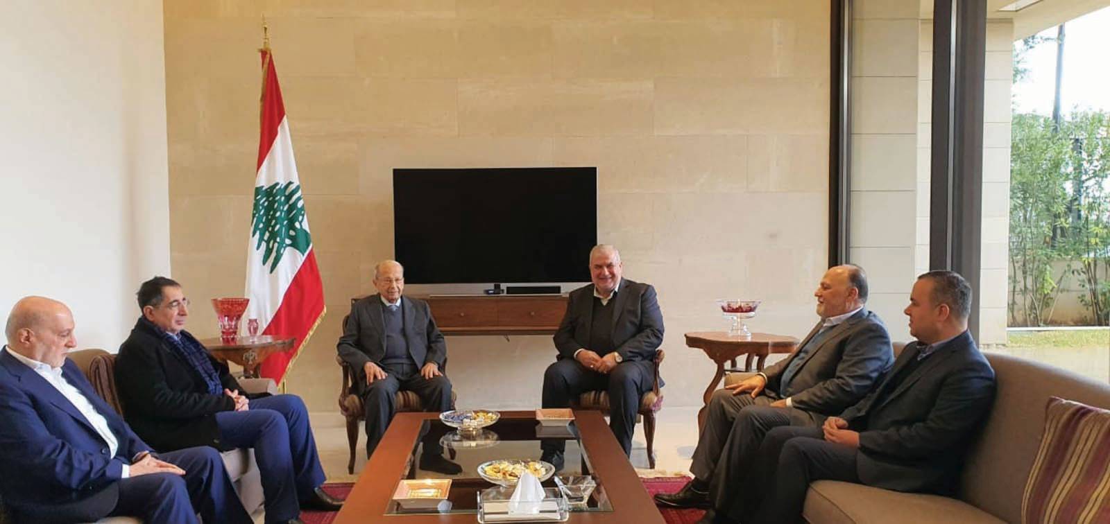 باريس تزرع «الالغام» في طريق اللقاء الخماسي وزيارة سعودية استطلاعية الى اليرزة
«القوات» تتحفظ على حوار بكركي... وبري يتحدث عن عوائق دستورية امام قائد الجيش!
ترقب في العدلية بعد فشل التسويات... وحزب الله في الرابية متمسكا بتفاهم «مار مخايل»