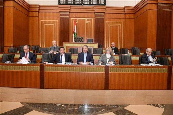 "لجنة المال" ترفع " الكارت الأصفر" بوجه الحكومة : أين الرؤية الماليّة والأرقام؟
كنعان يُحمّل الدولة و"المركزي" والمصارف المسؤوليّة: لن نستسلم ونشرّع تحت الضغط
إحتياطي مصرف لبنان ١٠ مليارات دولار... والفجوة الماليّة ٧٣ مليارا... والودائع المحجوزة ٩٥ مليارا