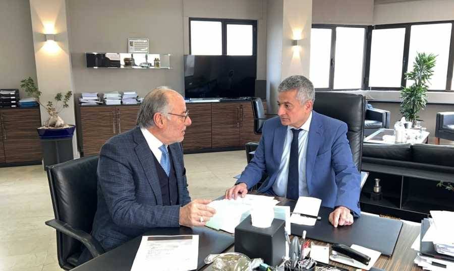 خليل يلتقي وزير التربية..

ويعرض مع الأسمر شؤوناً مطلبية