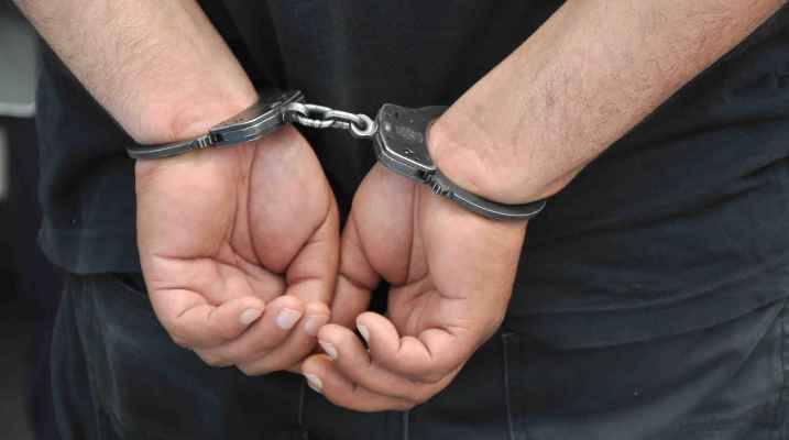 "المعلومات" داهم أحد أكبر الصيارفة في شتورا
وفي صيدا أوقف 3 أشخاص وضبط مبلغاً مالياً