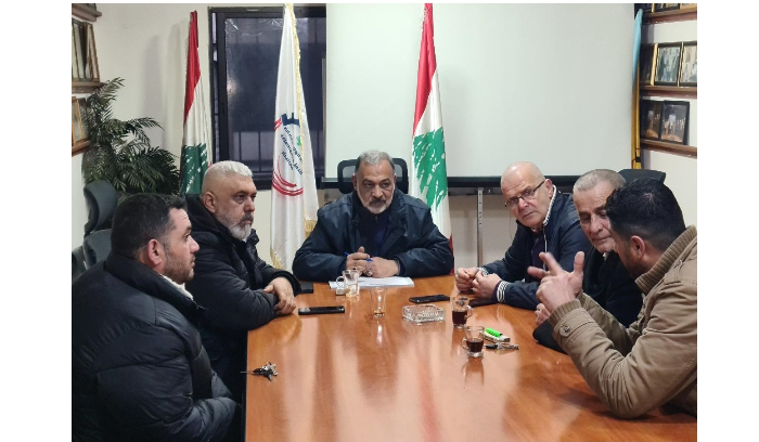 سائقو تاكسي المطار يضعون مشاكلهم في عهدة وزير الاشغال