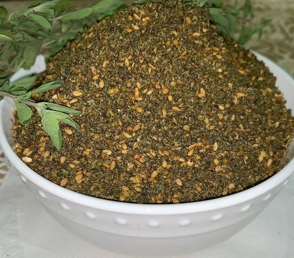 الزعتر من "الذهب الأخضر" الى سلعة ينخرها السوس والقشور والمنكهات "الفالصو" والتواريخ المنتهية الصلاحيّة؟