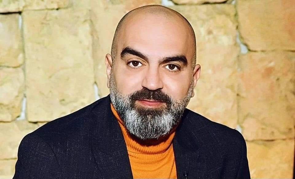إيلي كيروز يثبت نفسه رقماً صعباً في مجال الأزياء والموضة!