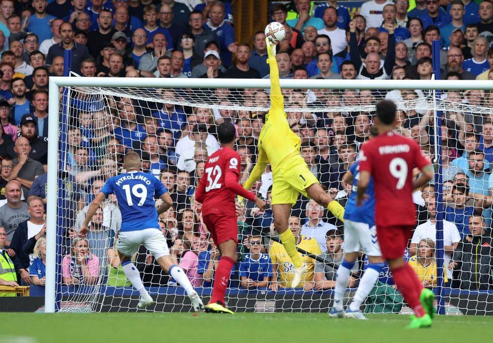 ليفربول ضد إيفرتون.. 5 حقائق
عن مواجهة الجريحين في الدوري الإنكليزي