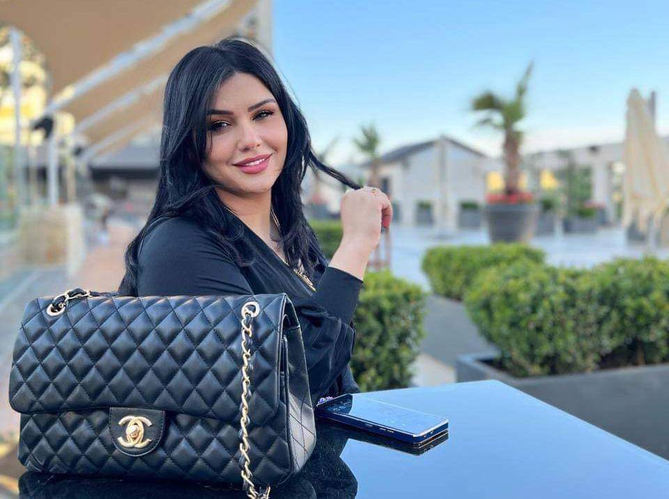 سيدة الأعمال 