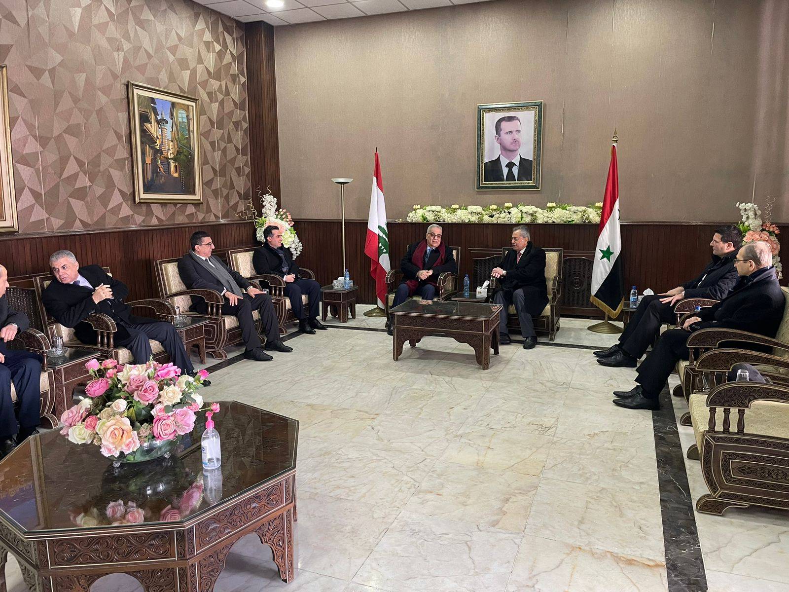 "الواو الكافرة" بين لبنان وسوريا اسقطها الوفد الوزاري للمساعدة
ميقاتي قبل الزيارة بطابعها الانساني والسفيرة الاميركية سعت لاحتوائها
