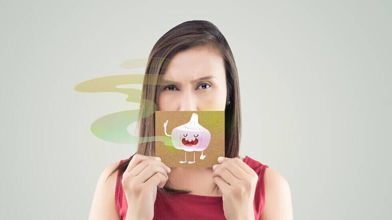 رائحة الفم الكريهة قد تشير إلى أنك تحمل عامل خطر يسبب أمراض القلب