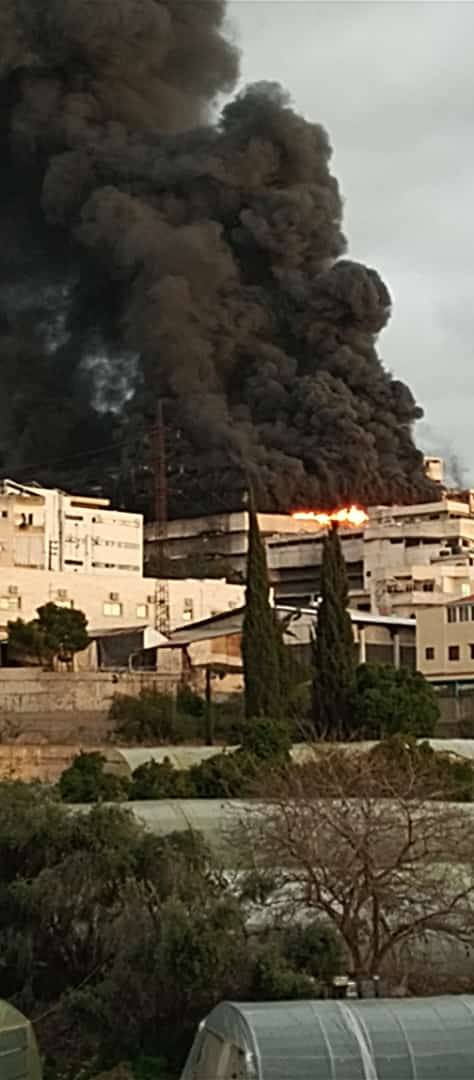 بالفيديو.. حريق كبير في منطقة الناعمة.. ما القصة؟