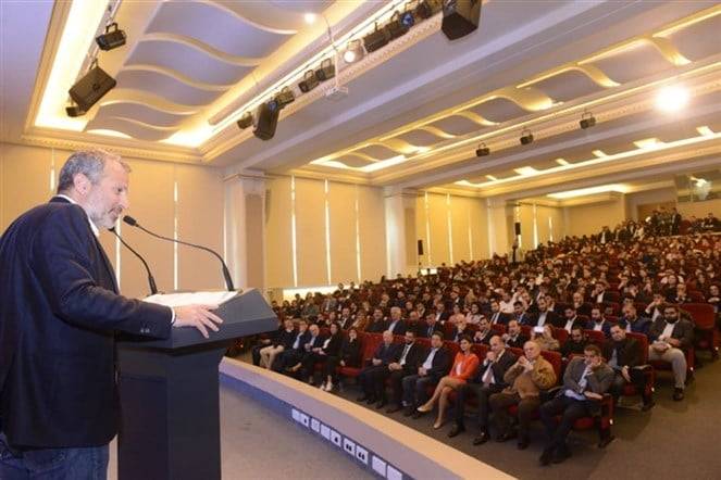 باسيل: لا أحد يهددنا بالفوضى أو بعقوبات أو بالفراغ فنحن نختار رئيسا بقناعتنا ولا أحد يفرضه علينا
حلمنا بلبنان القوي وبالجمهورية القوية لا يتوقف... اللواء ابراهيم حبيبنا ونتمنّى أن يبقى في الأمن العام