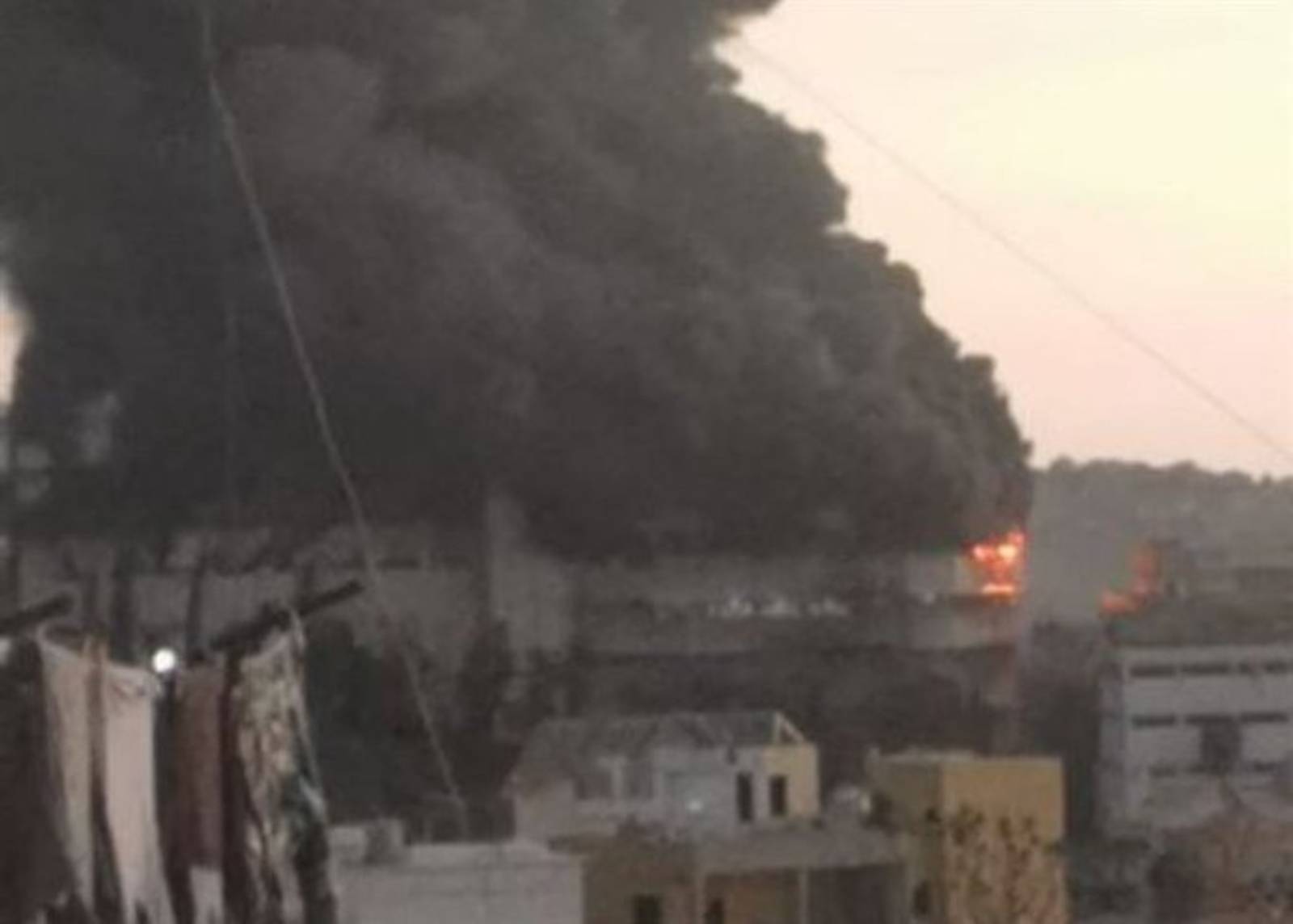 وفاة عامل باكستاني جراء الحريق بمعمل 