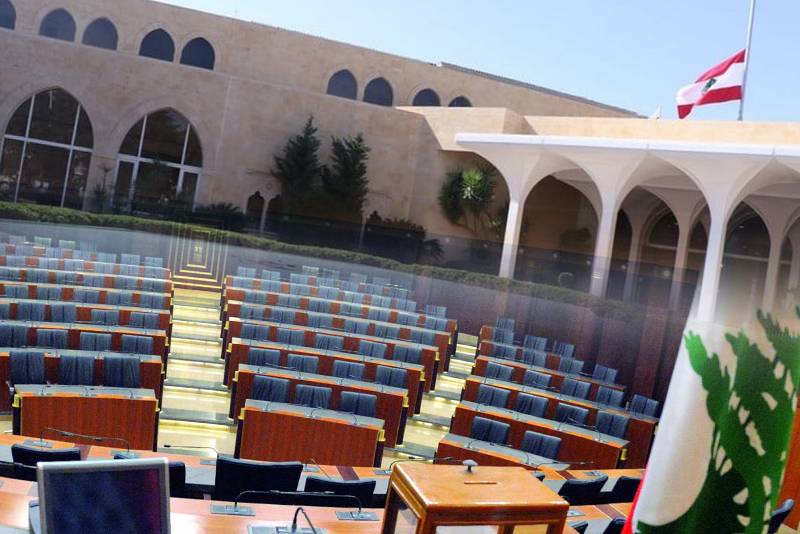 أميركا تستمرّ بالتلويح بفرض العقوبات... وأكثر ما يهمّها حماية "أمن إسرائيل"
الكرة في ملعب البرلمان... ولا حلّ من دون الذهاب الى انتخاب رئيس الجمهوريّة