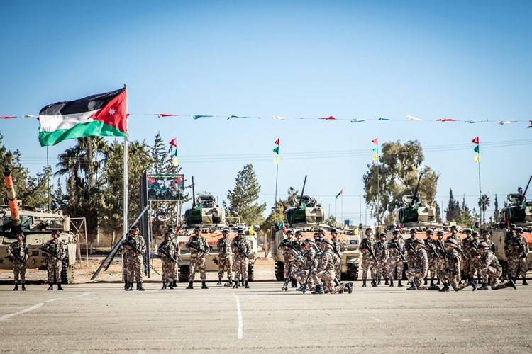 الأردن: إسقاط مُسيّرة "مفخخة" آتية من سوريا
وإحباط محاولة تهريب أسلحة على الحدود السوريّة