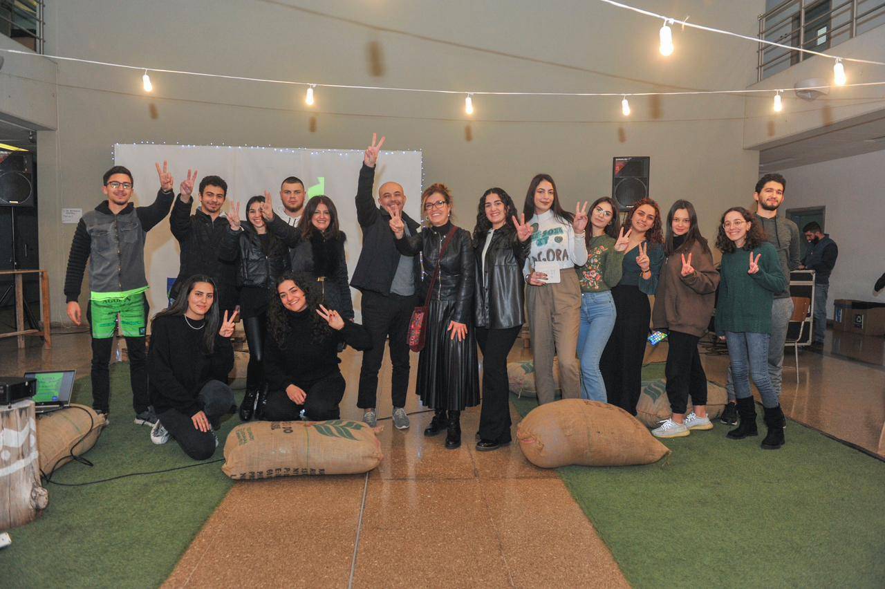 "أغورا" في جامعة الروح القدس لتعزيز مهارات التواصل لدى الطلاب وتقوية الالتزام بالقضايا البيئية
