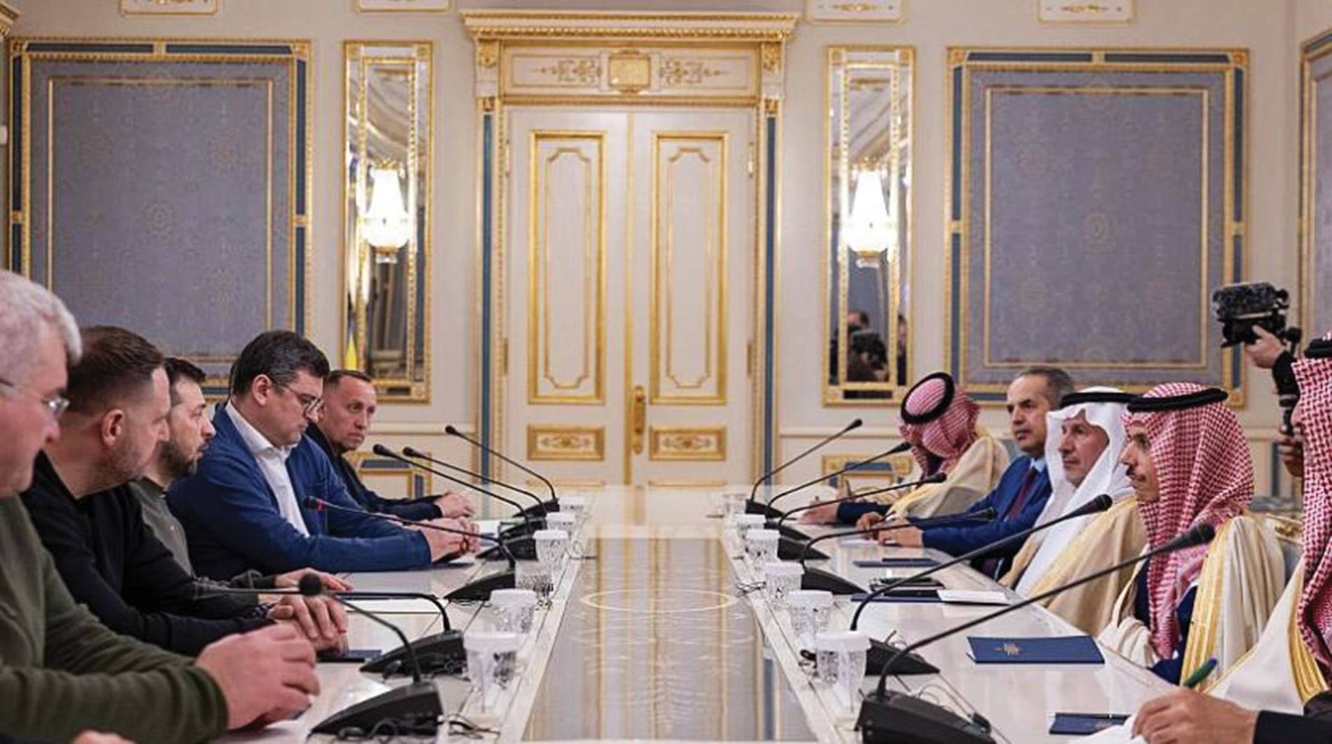 زيلينسكي تسلّم من بن فرحان مساعدة بـ 410 ملايين دولار
بوتين: هذا ما يريده الغرب... والناتو شريك في حرب أوكرانيا
