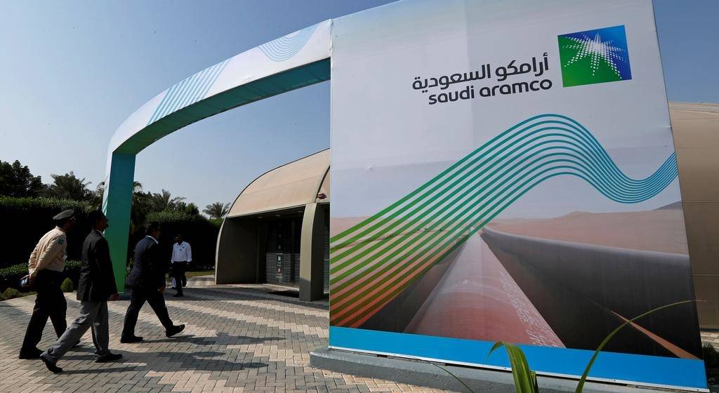 "أرامكو" تقترب من الشراكة مع "رينو" و"جيلي" لإنتاج محركات السيارات