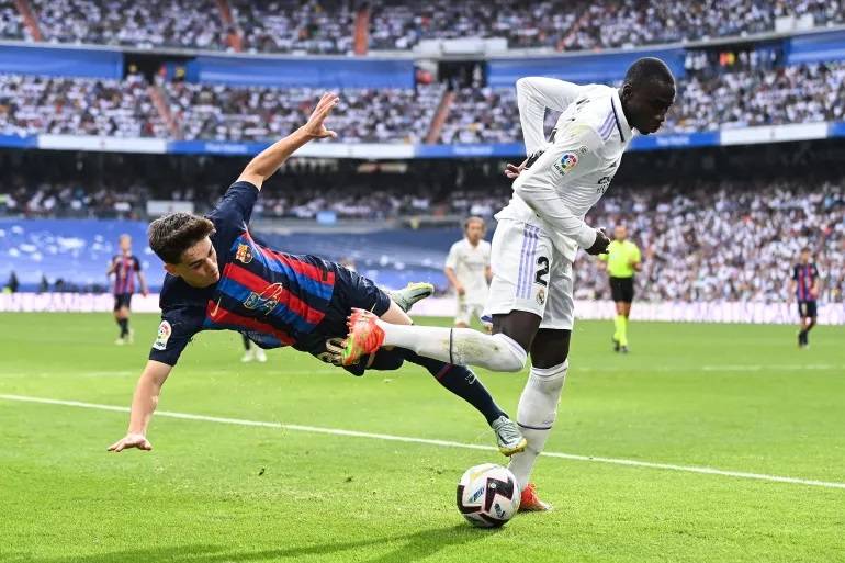 الكلاسيكو الاسباني غداً.. التشكيلتان الرسميتان لريال مدريد وبرشلونة