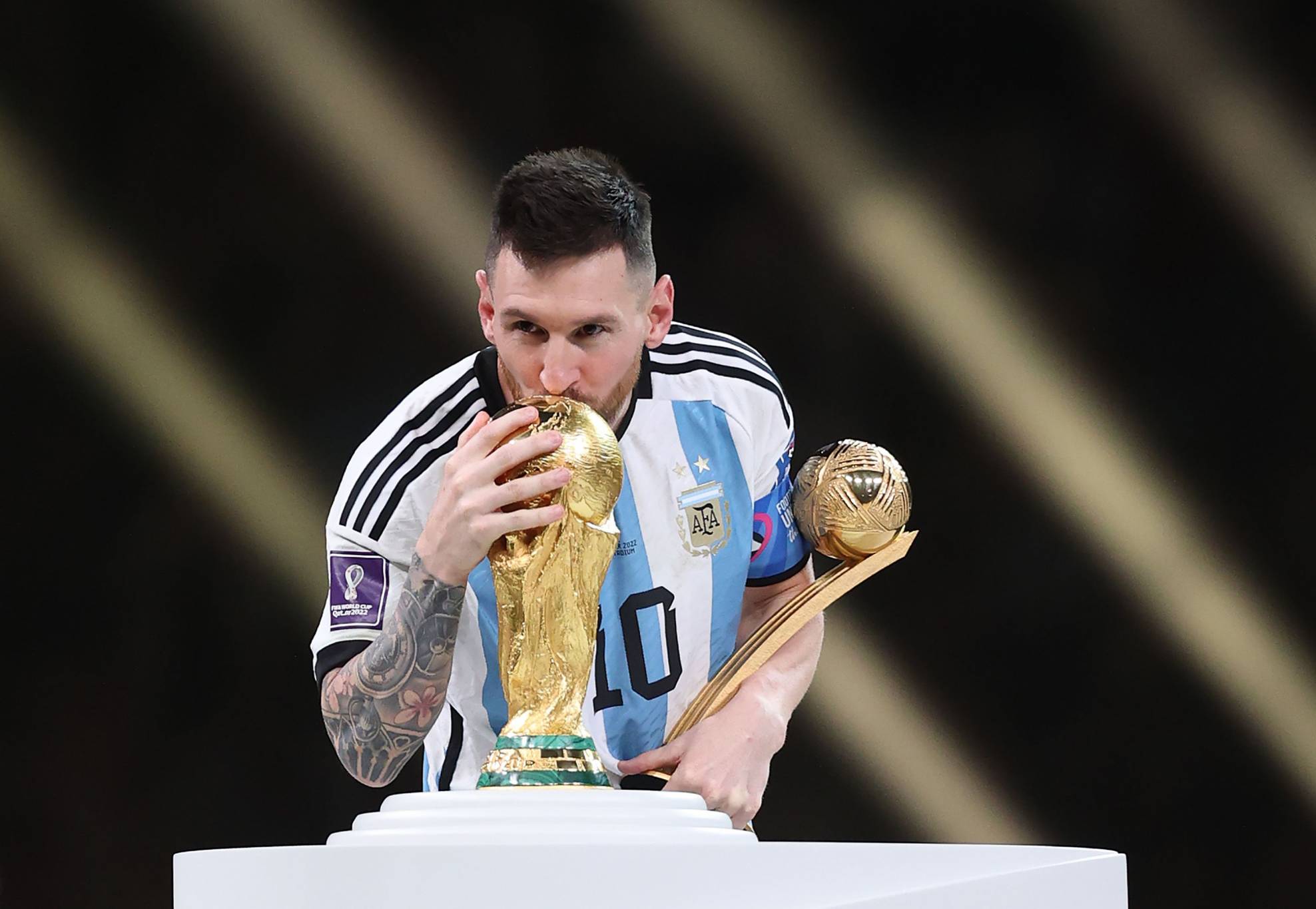 الفوز بكأس العالم كلّف ميسي هداياً باهظة