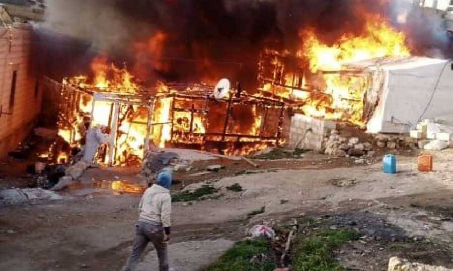 وفاة أم وطفلها إثر حريق هائل بمخيم للنازحين في عرسال
