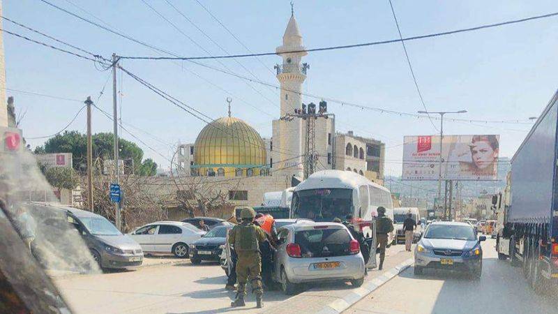 الاحتلال يشدّد حصار نابلس وسط إرهاب المستوطنين