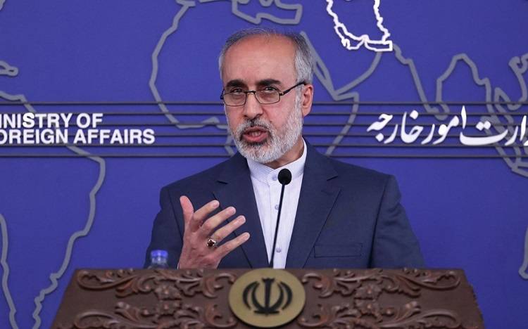 ايران تنفي ادعاءات بريطانيا احتجازها سفينة إيرانية تهرب الاسلحة إلى اليمن