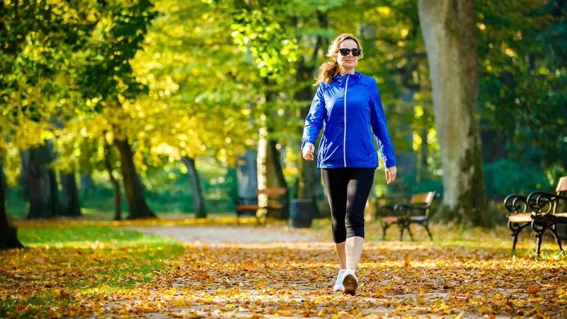 11 دقيقة مشي فقط قد تقلب حياتك!