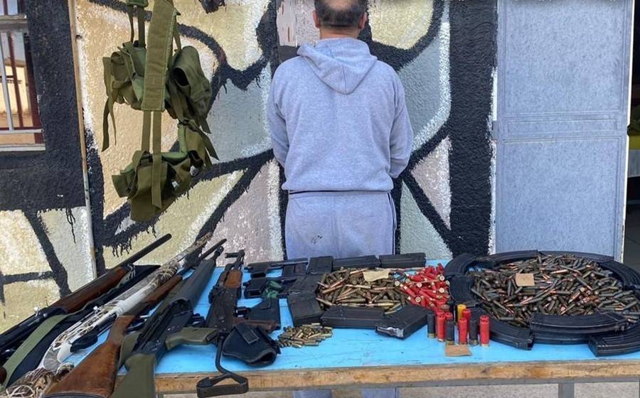 الجيش: دهم منازل مطلوبين في الضنية وتوقيف شخص وضبط أسلحة حربية وذخائر