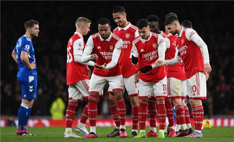 الدوري الانكليزي الممتاز: رباعية لأرسنال وثنائية لليفربول