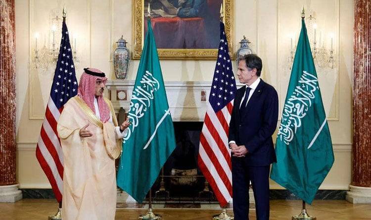 بن فرحان وبلينكن يناقشان الأزمة الروسية الأوكرانية