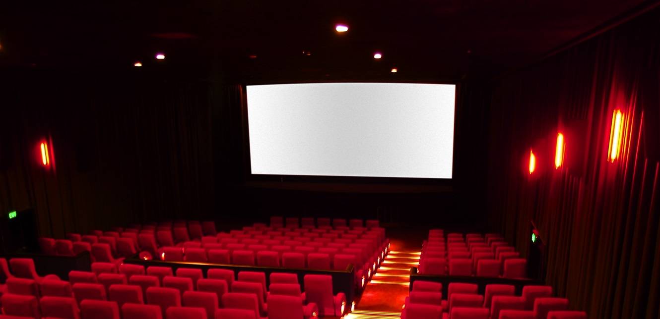 بعد أن أثارت الجدل بتصريحاتها.. الممثلة المشهورة توضح وتكشف سبب غيابها عن السينما
