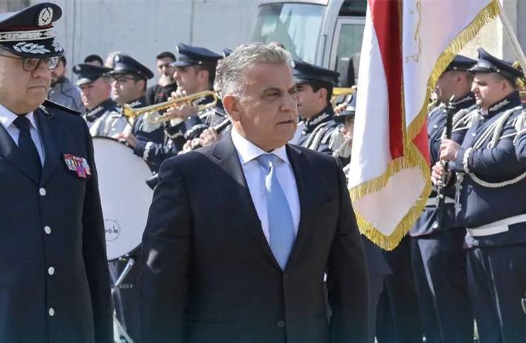الدولة على بعد «امتار» من الانحلال والفوضى فهل يتحرك المسؤولون قبل فوات الاوان؟ 
الاستحقاق الرئاسي في الثلاجة... واوروبا تقلص المساعدات للبنان والنازحين واللاجئين؟
قرار نقدي لسلامة يهدئ من جنون الدولار... حراك المتعاقدين: ١٠٠ مليون دولار ضائعة في التربية