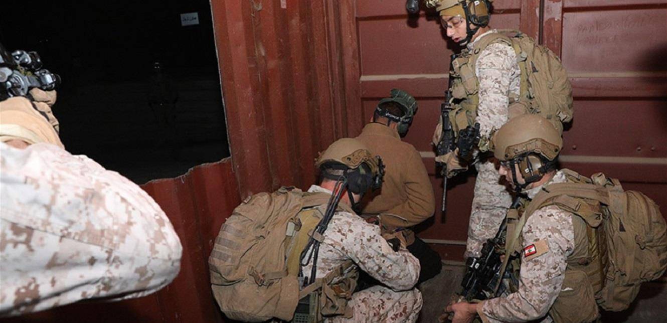 الجيش اللبناني يلاحق كبار عصابات تهريب الاتّجار بالبشر
ويوقف العشرات... ويصادر آلاف الوثائق والبطاقات المزوّرة