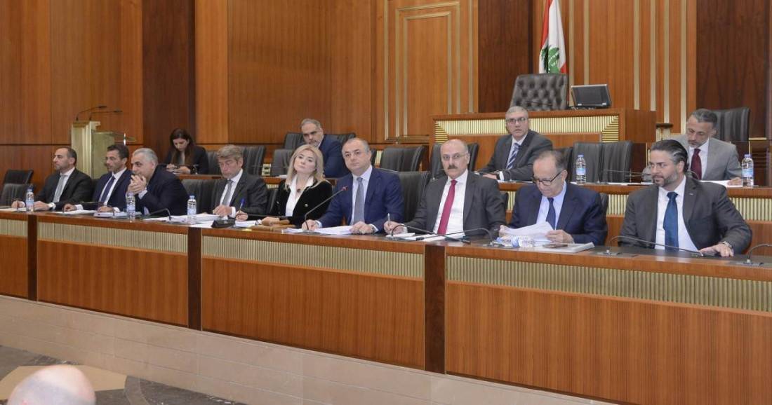 التعطيل يُهدّد المطبخ التشريعي... واعتراض "التيار" و"القوات" يفرط جلسة اللجان
إقحام الخلاف على مراسيم مجلس الوزراء يُفجّر الجلسة... و"التيار" يتهم ميقاتي بالتزوير
