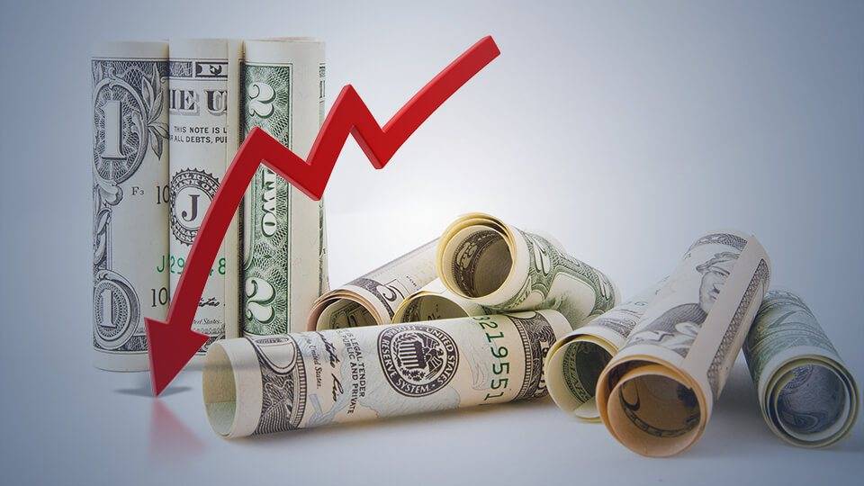 الدولار يتراجع عن أعلى مستوى في ثلاثة أشهر