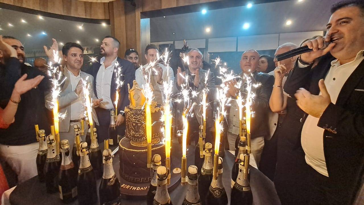هشام الامير يحتفل بعيد ميلاده وسط حشد من الفنانين والاصدقاء