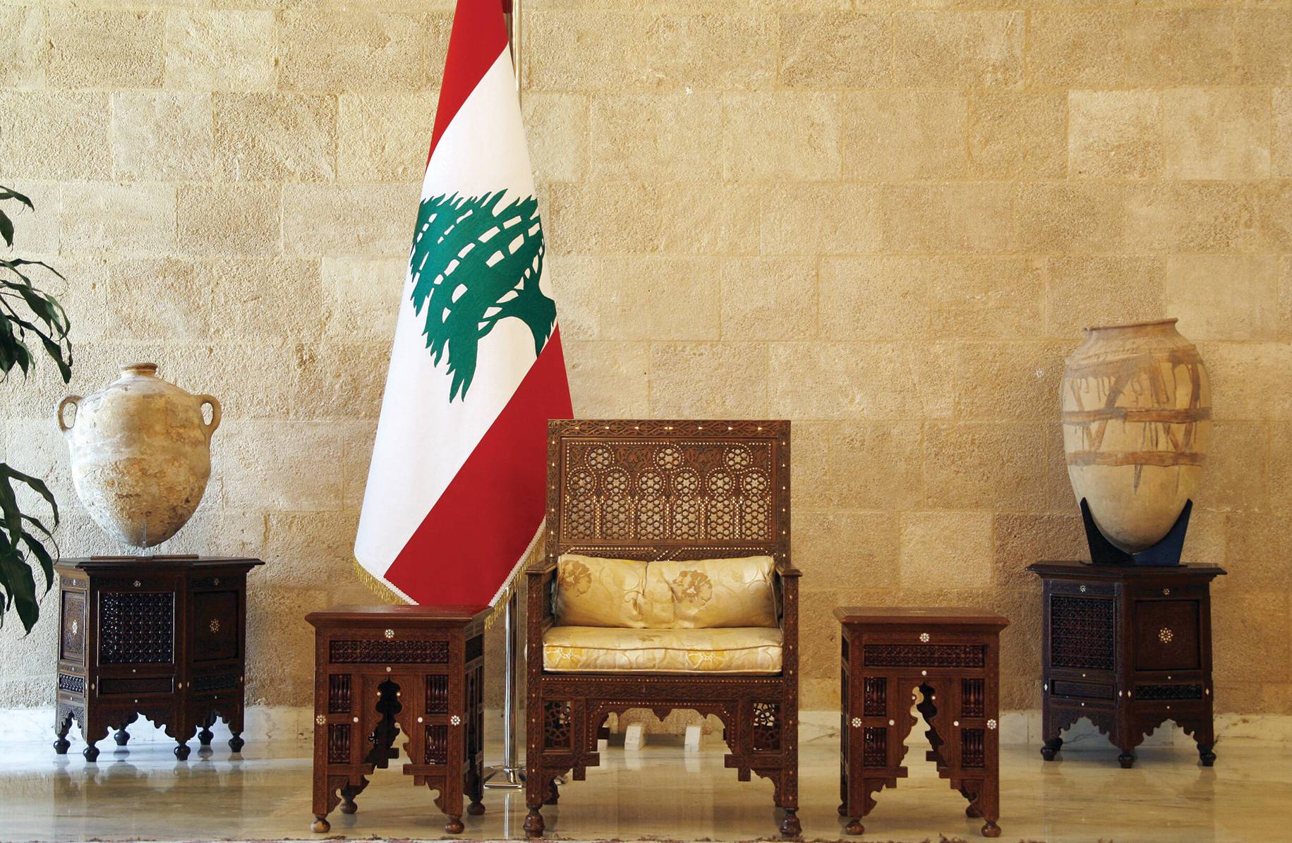 لقاء خماسي وزاري في باريس يسبق حسم الاستحقاق الرئاسي في ايار؟
السباق الى بعبدا يدخل معركة النصاب وبري يفتح الابواب للمنافسة
السفيرة الاميركية في جولتها الثانية: انتخبوا رئيس جمهوريتكم ولا مشكلة لدينا