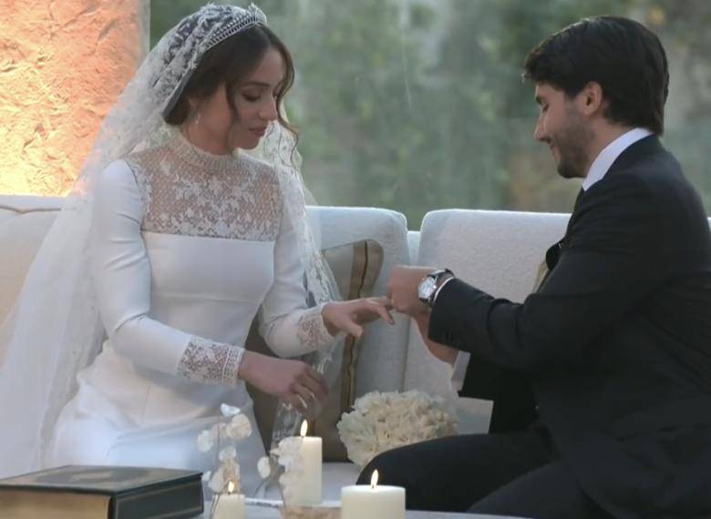 زفاف ابنة ملك الأردن بحفل عائلي 