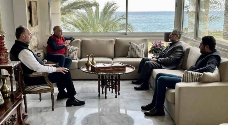 أرسلان عرض مع حسين الخليل
آخر المستجدات السياسيّة