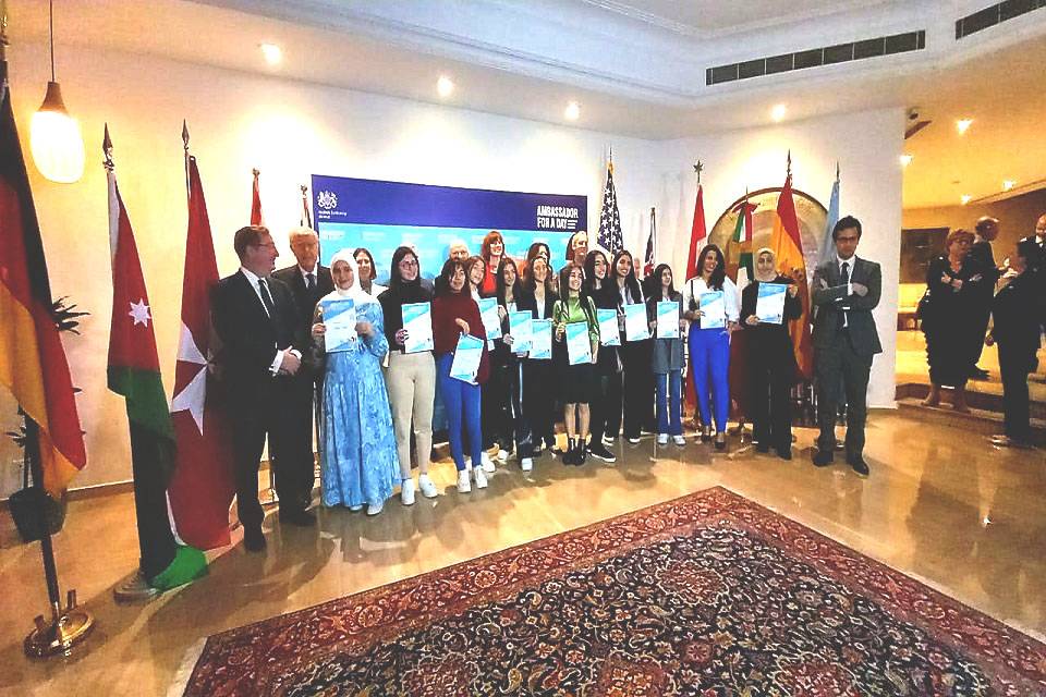 السفارة البريطانيّة أطلقت مُسابقة "سفيرة ليوم واحد"
كاول للفائزات:أظهرتن إبداعاً وإمكانيّات كبيرة