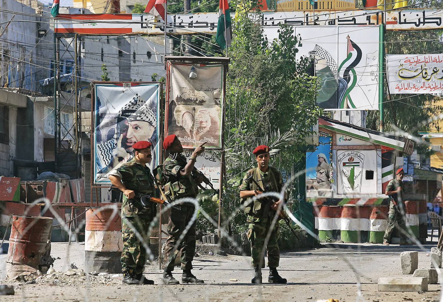 نصرالله يبتعد عن السجالات رئاسياً ومروحة اتصالات بري لا تستـثني السعودية
حرب شائعات «وبوانتاج» يسبق الجلسة لاحراج المعارضة... لا نصاب لانتخاب أي مرشح؟
سقوط الهدنة بين المصارف والقضاء والليرة تنهار... «العين» على أمن المخيمات