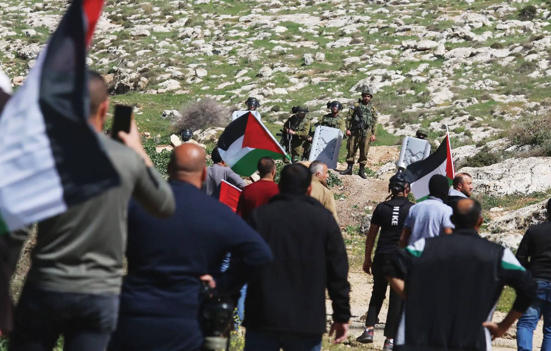 حماس تتبنى عملية ديزنغوف... اعتقال والد المنفذ وشهيد في قلقيلية
أوستن قلق من عنف المستوطنين... ولابيد يدعو الى وضع دستور جديد