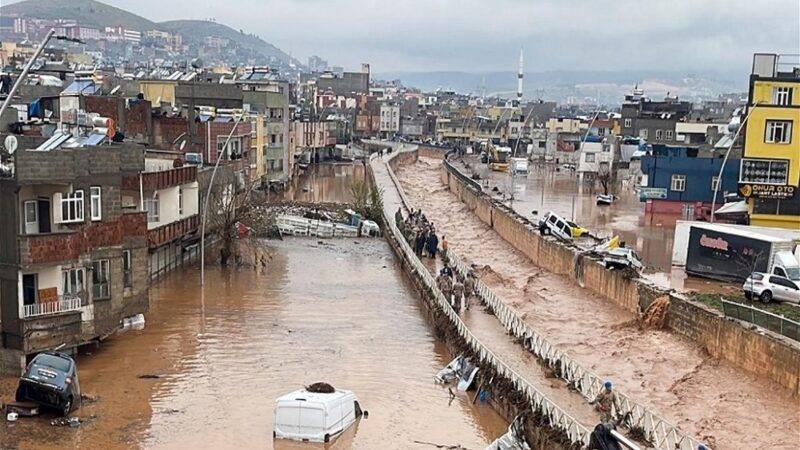 إرتفاع عدد ضحايا الفيضانات جنوب تركيا إلى 16 قتيلا