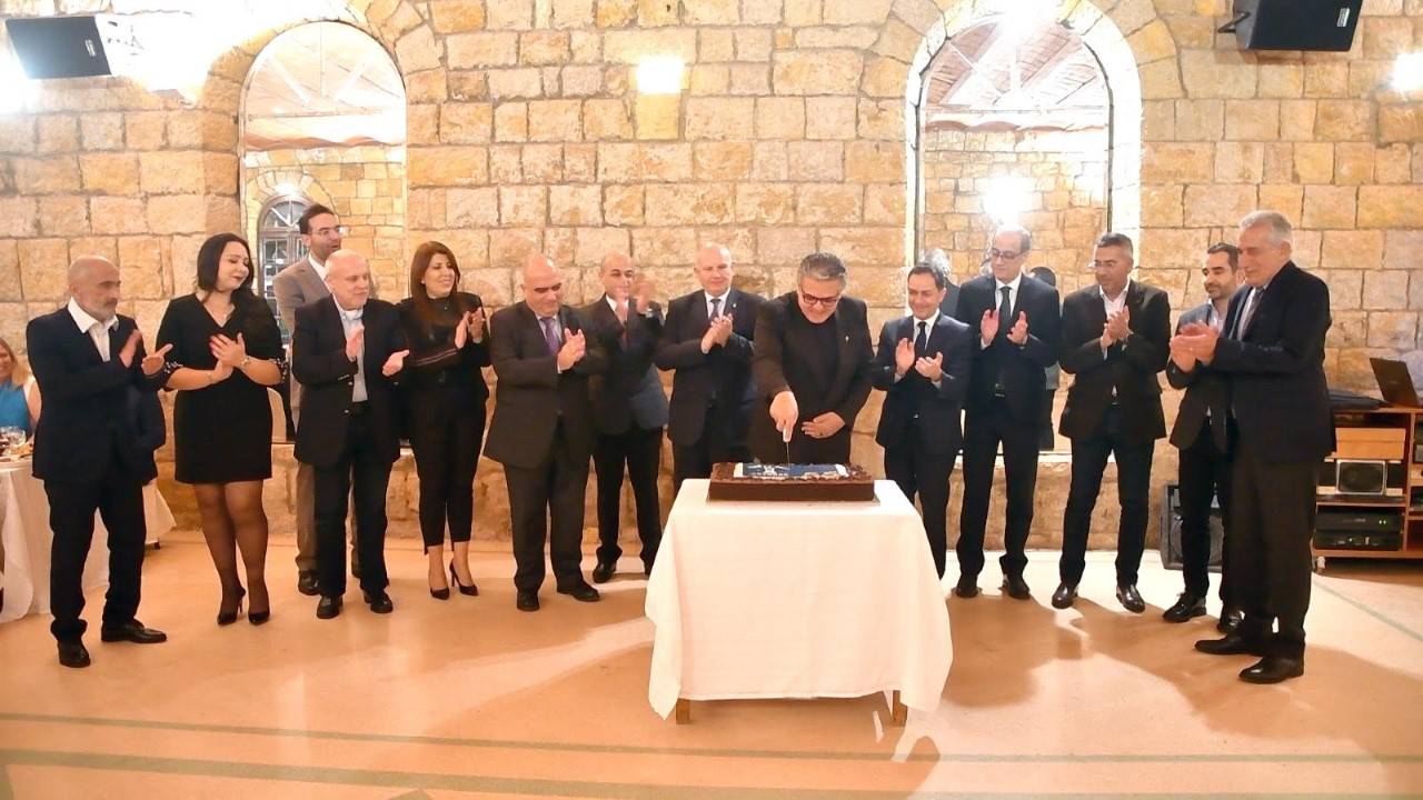 حفل لنادي البرج عينطورة بحضور فاعليات
الأب عيد : عادت الرياضة لترفرف في ملاعبنا
