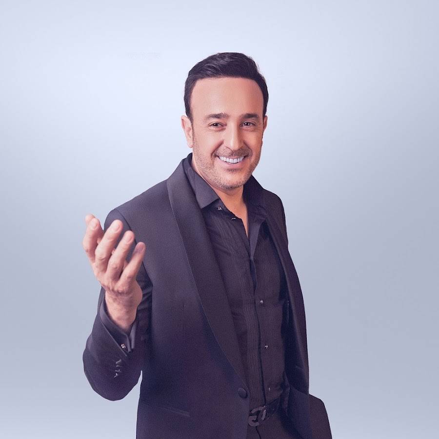 بالفيديو- صابر الرباعي يتحفل بخطوبة ابنه ويغني للعروسين "اتحدى العالم"