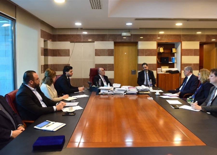 وقع مع وفد "التربية" العراقيّة بروتوكول تعاون
الحلبي: نعِد بنقل مطالب مُعلّمي
القطاع الخاص الى ميقاتي