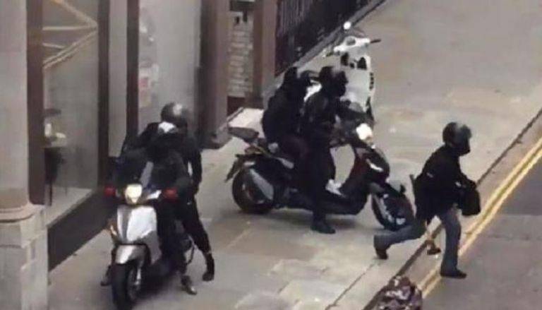 سجن 5 مدانين في بريطانيا بعد "أوقح سرقة"