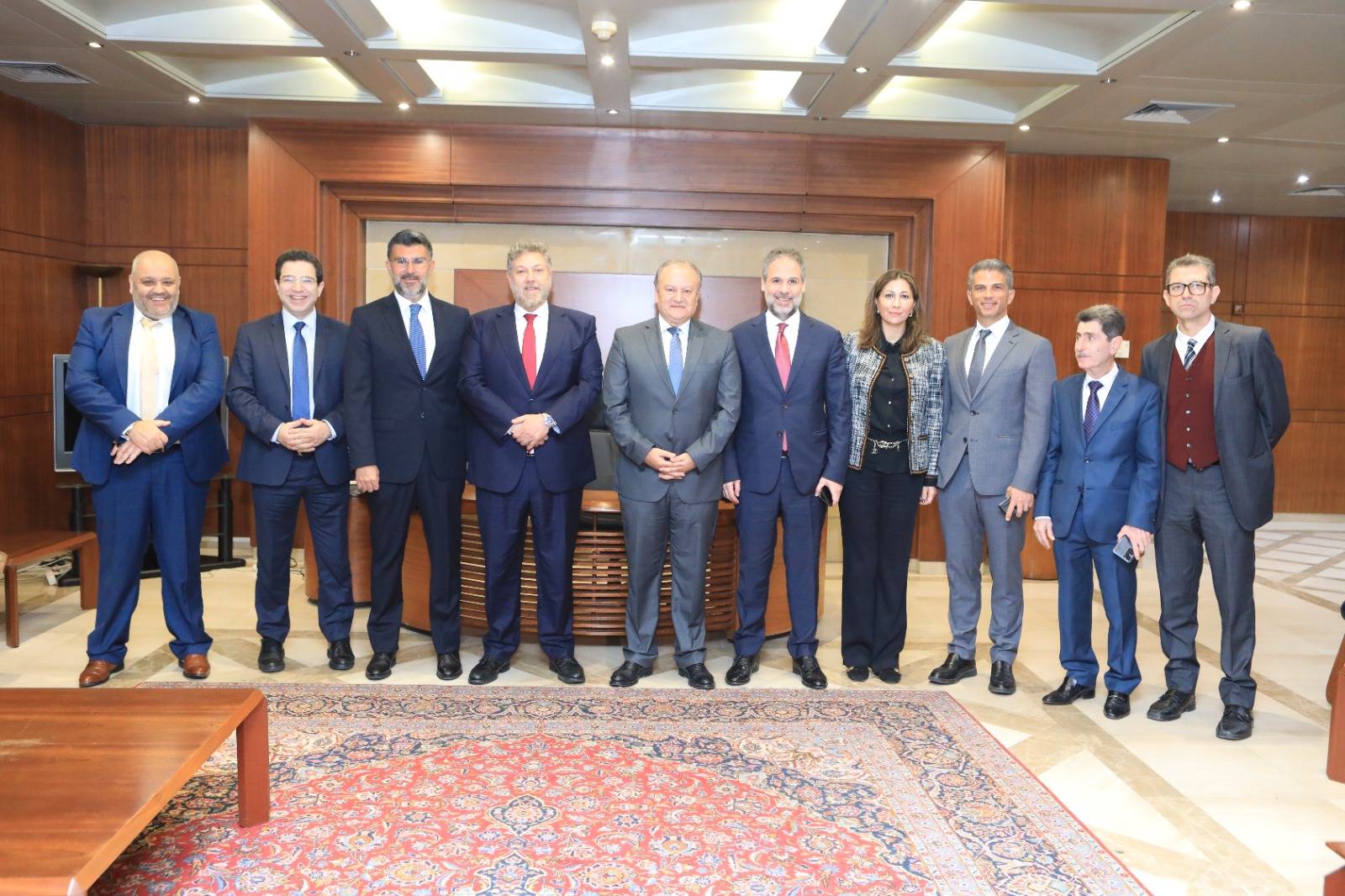 كسبار بحث مع افرام سبل الخروج من الأزمة