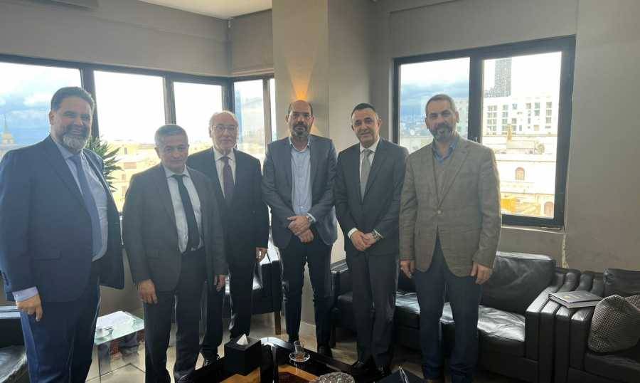 الخليل وقع علي فتح حساب لمصلحة "التربية"