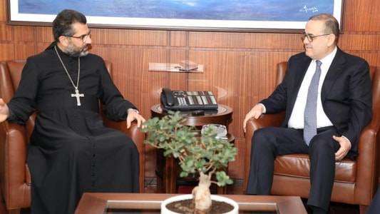 البيسري عرض مع المطران أبو نجم الأوضاع