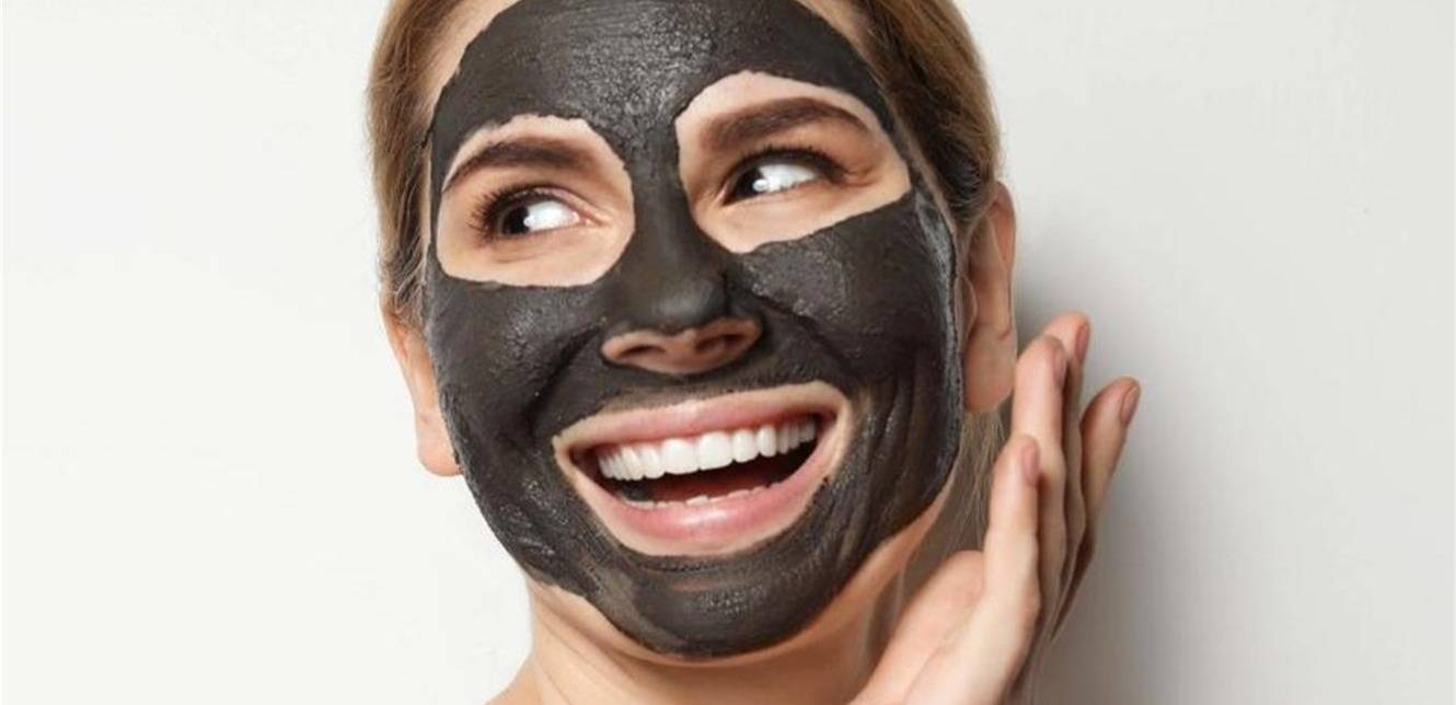 ما هي فوائد ماسك الفحم الأسود؟